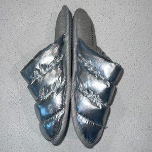 Nordstrom silver metallic puffy slippers, Size 7-8 Medium